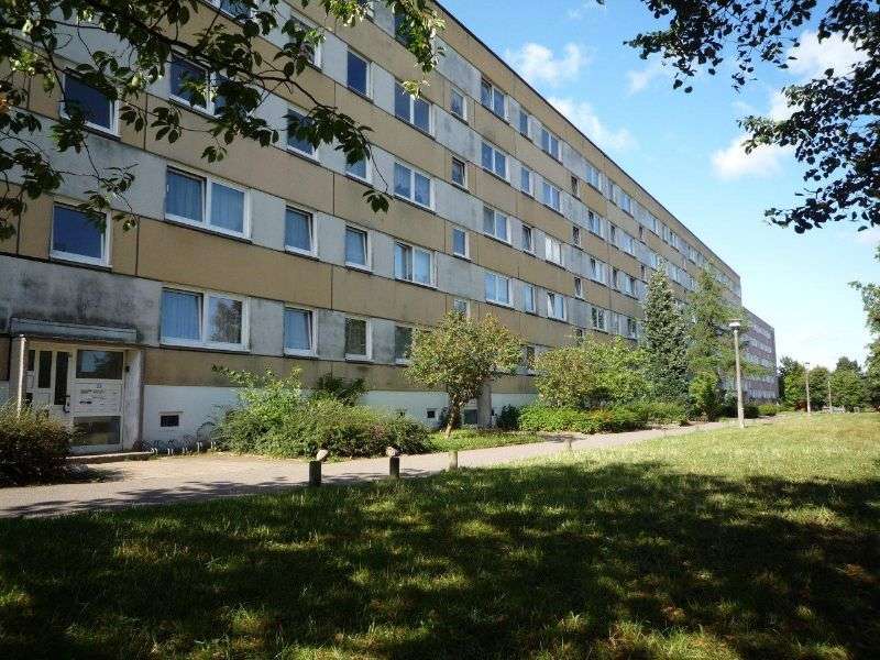 Wohnung zum Mieten in Schwerin 350 € 57.88 m²