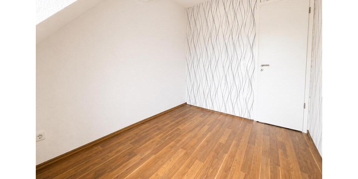 Dachgeschoßwohnung Merseburg - 4 Zimmer, 90 m&sup2;, 590&euro; | Angebot:26535293