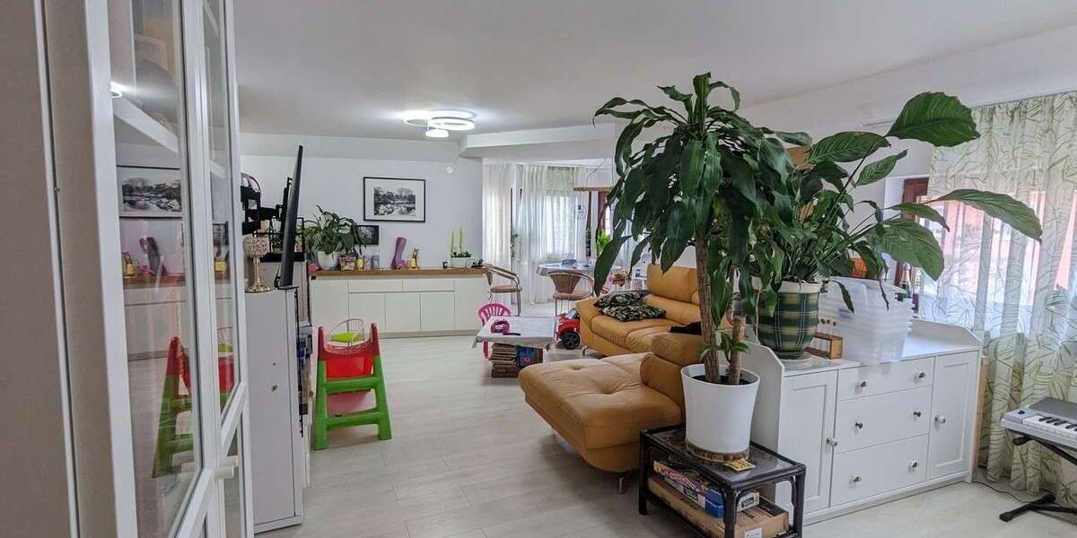 Etagenwohnung Pforzheim Rotplatte - 4 Zimmer, 145 m&sup2;, 1.250&euro; | Angebot:26788962