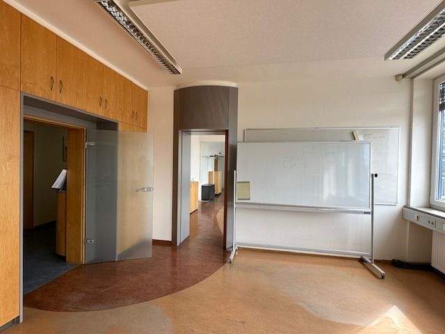 Gewerbeobjekt Weißenhorn - 8 Zimmer, 267 m&sup2;, 2.000&euro; | Angebot:24450600