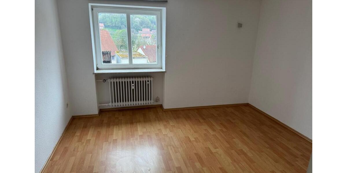 Etagenwohnung Elztal - 4 Zimmer, 84 m&sup2;, 900&euro; | Angebot:26253135