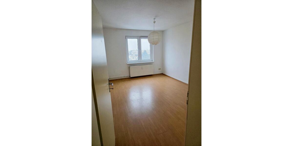 Dachgeschoßwohnung Schwerin - 3 Zimmer, 67 m&sup2;, 668&euro; | Angebot:26131823