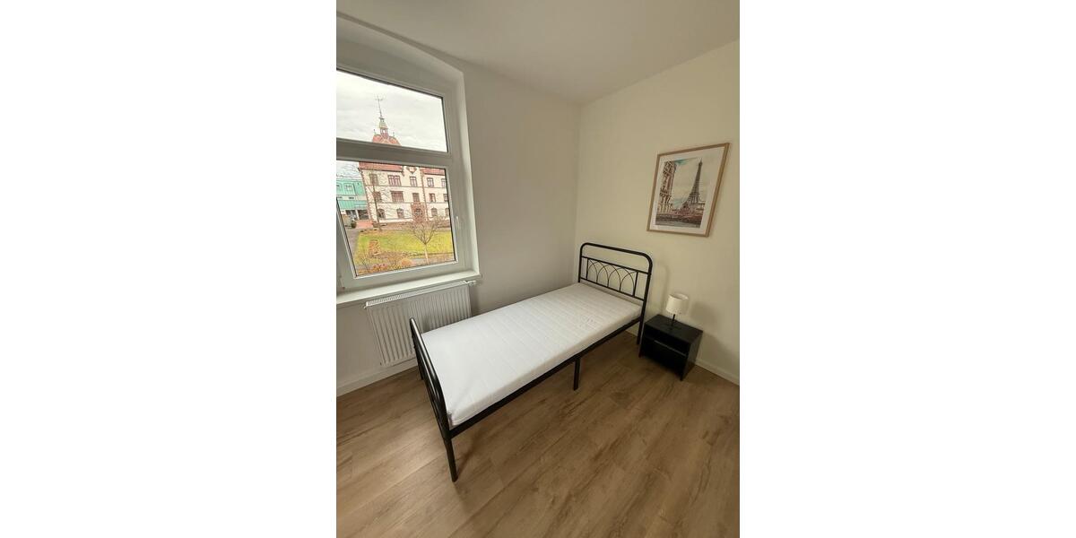 Wohnen auf Zeit Glauchau - 8 Zimmer, 156 m&sup2;, 15&euro; | Angebot:17320207