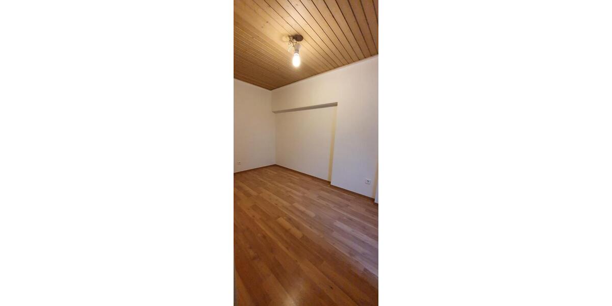 Dachgeschoßwohnung Kamenz - 3 Zimmer, 65 m&sup2;, 330&euro; | Angebot:25281581