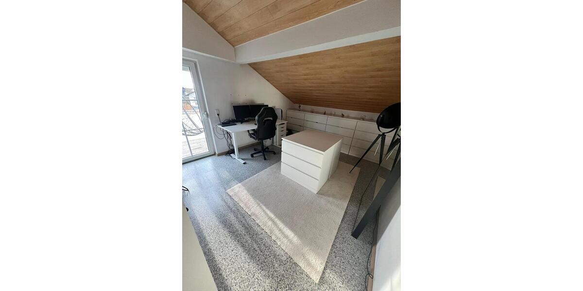 Klima-EinbauKüche-Balkon-Stellplatz-TOP-Fernblick 3 zimmer