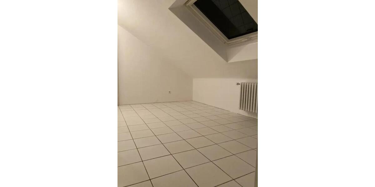 Charmante 2,5 Zimmer Dachgeschosswohnung - sofort bezugsfrei 2 zimmer