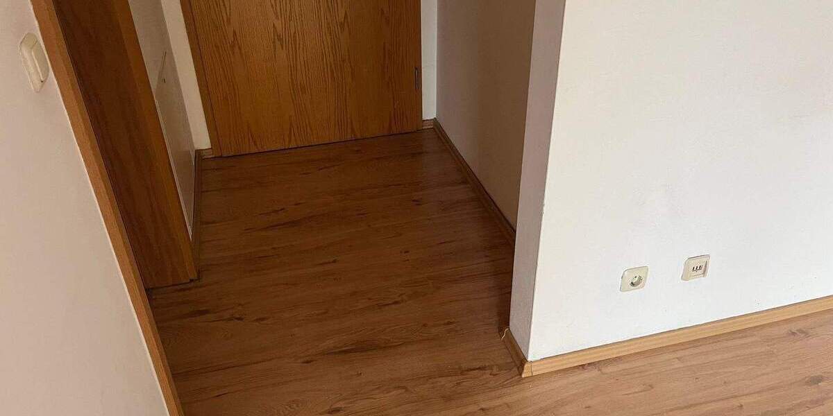 Sehr hübsche 1 12 Zimmer-Wohnung im 1. OG (Aufzug) mit Einbauküche, Balkon und Tiefgaragen-Stellplatz 1 zimmer