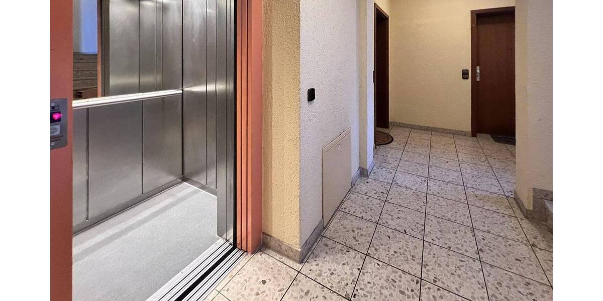 Etagenwohnung Baden-Baden Innenstadt - 2 Zimmer, 75 m&sup2;, 900&euro; | Angebot:26826283