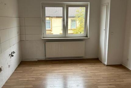 Großzügige 2 Zimmer Wohnung im 3. Obergeschoss zimmer