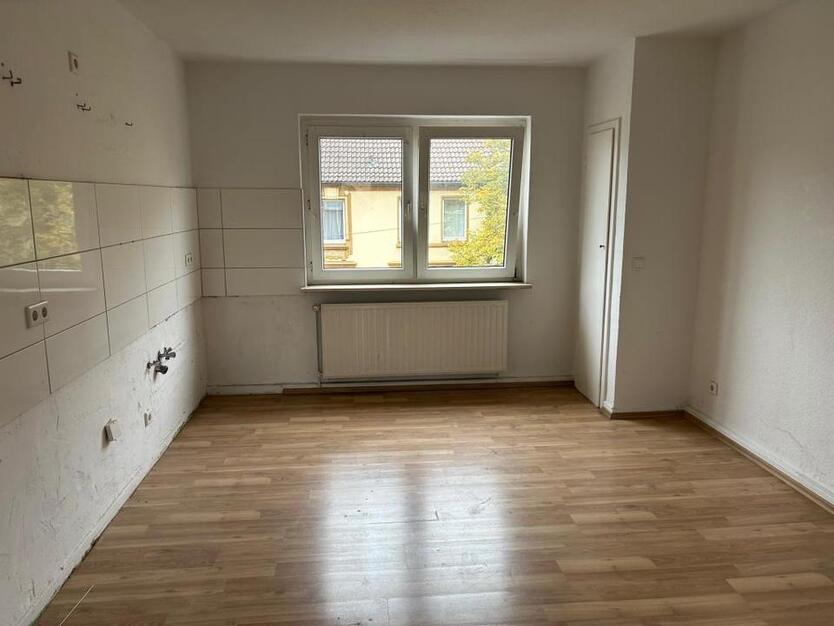 Großzügige 2 Zimmer Wohnung im 3. Obergeschoss zimmer