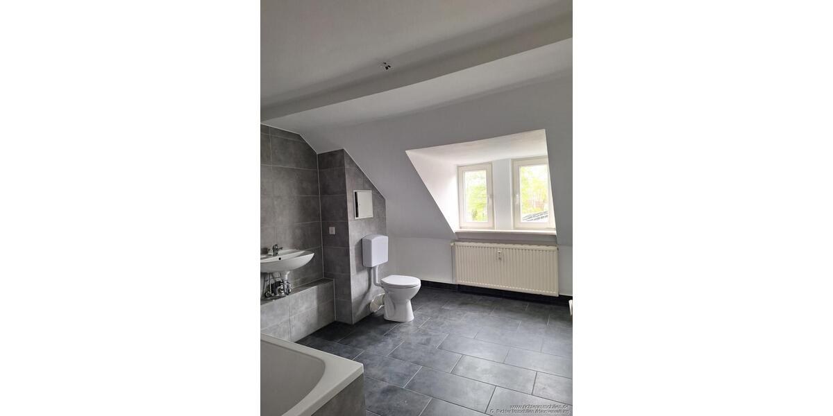 Dachgeschoßwohnung Freiberg - 2 Zimmer, 50 m&sup2;, 350&euro; | Angebot:26354998