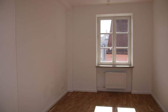 Etagenwohnung Vilsbiburg - 3 Zimmer, 141 m&sup2;, 1.200&euro; | Angebot:24761687