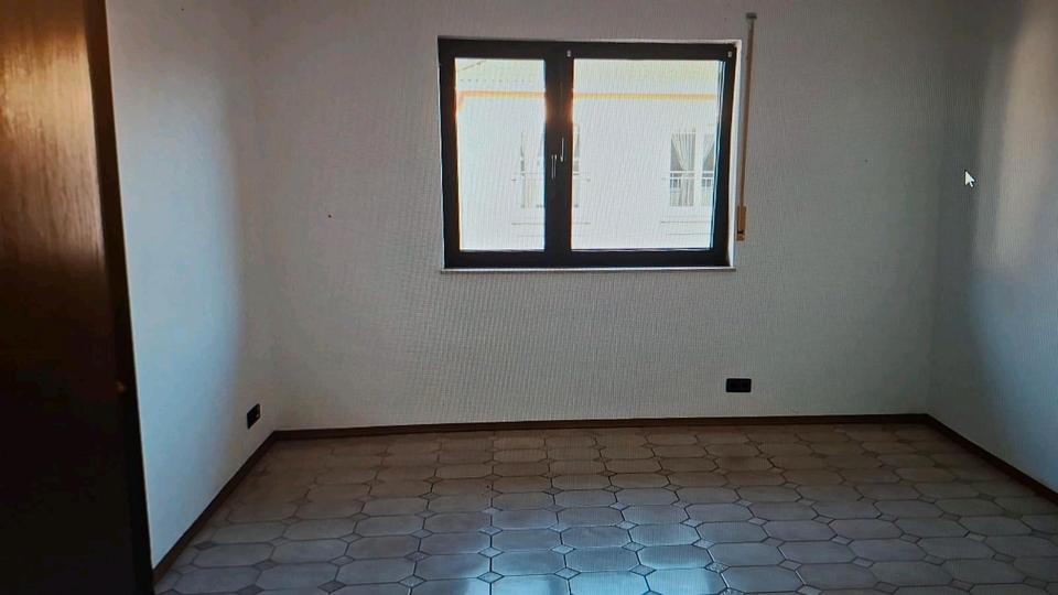 Etagenwohnung Karben - 4 Zimmer, 120 m&sup2;, 1.500&euro; | Angebot:25978636