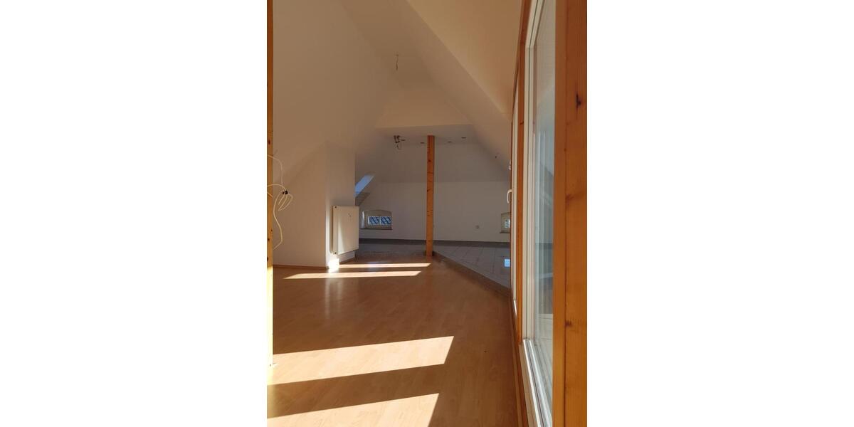 Dachgeschoßwohnung Hohenstein-Ernstthal Ernstthal - 3 Zimmer, 85 m&sup2;, 595&euro; | Angebot:25255010