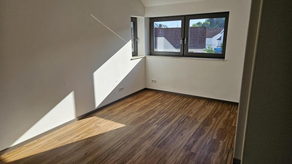 Etagenwohnung Bensheim - 3 Zimmer, 100 m&sup2;, 1.100&euro; | Angebot:25375811