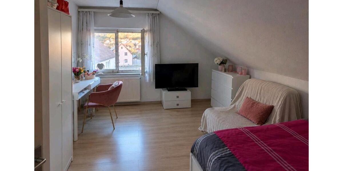 Dachgeschoßwohnung Maulbronn - 2 Zimmer, 50 m&sup2;, 700&euro; | Angebot:27601296