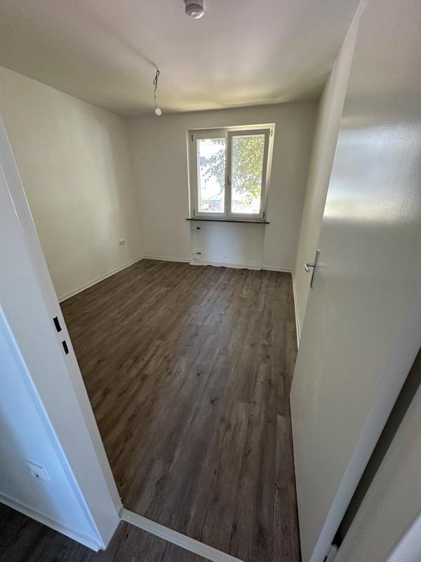 EG 5 Zimmer ab sofort (frisch saniert) zimmer