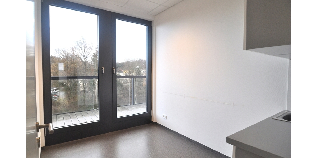 VERMIETET! Praxisfläche mit Penthouse-Feeling im Ärztehaus - Gewerbeobjekt Königstein | Angebot:26339473