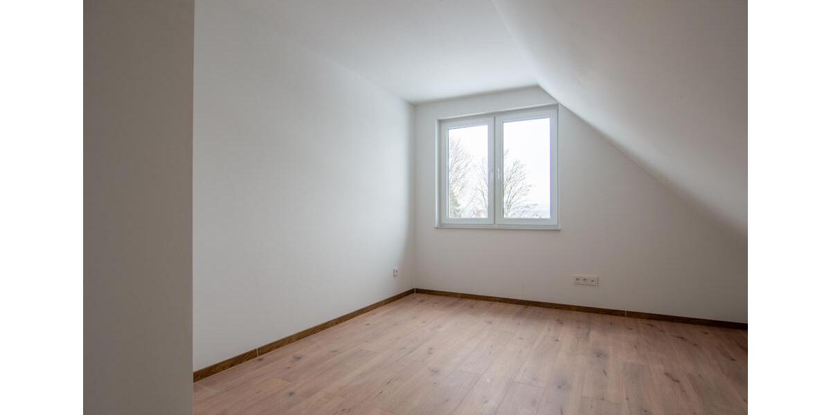 Dachgeschoßwohnung Hiddenhausen - 3 Zimmer, 106 m&sup2;, 1.100&euro; | Angebot:25921778