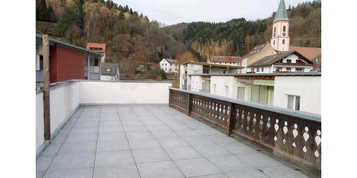 Dachgeschoßwohnung Lörrach Salzert - 4.5 Zimmer, 135 m&sup2;, 1.190&euro; | Angebot:25219375