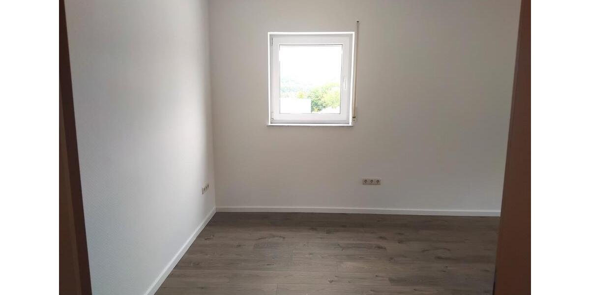 Helle 4 Zimmer WHG, EBK, TGL Bad, Balkon zu vermieten 4 zimmer