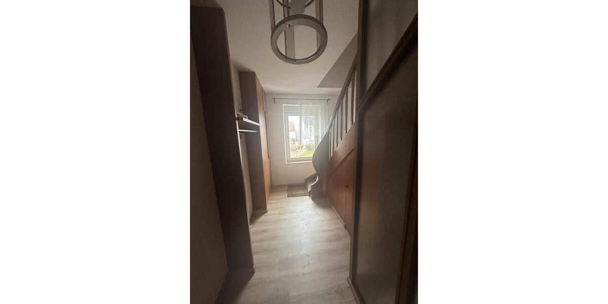 Dachgeschoßwohnung Ötzingen - 6 Zimmer, 120 m&sup2;, 1.100&euro; | Angebot:25539890