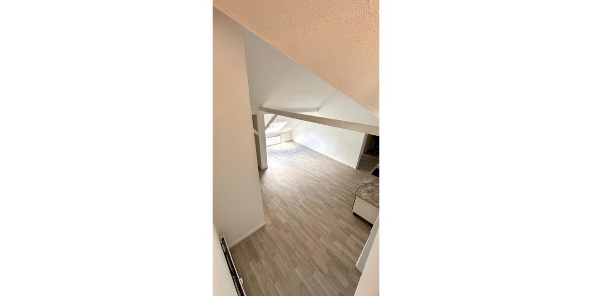 Dachgeschoßwohnung Kiel Gaarden-Ost - 3 Zimmer, 85 m&sup2;, 900&euro; | Angebot:24757043