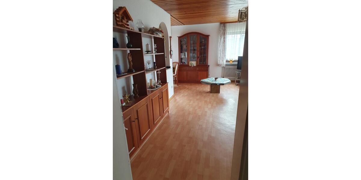 Etagenwohnung Pullenreuth - 3 Zimmer, 100 m&sup2;, 700&euro; | Angebot:25840266