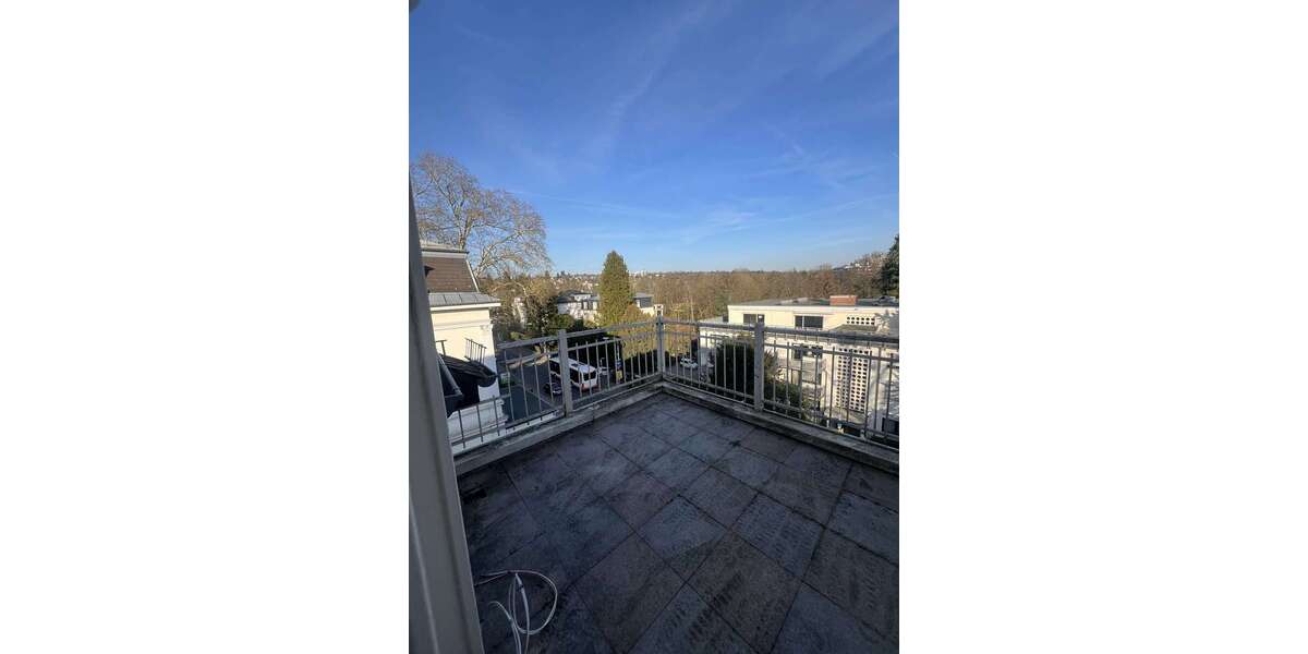 Etagenwohnung Wiesbaden Nordost - 5 Zimmer, 180 m&sup2;, 3.200&euro; | Angebot:25792288