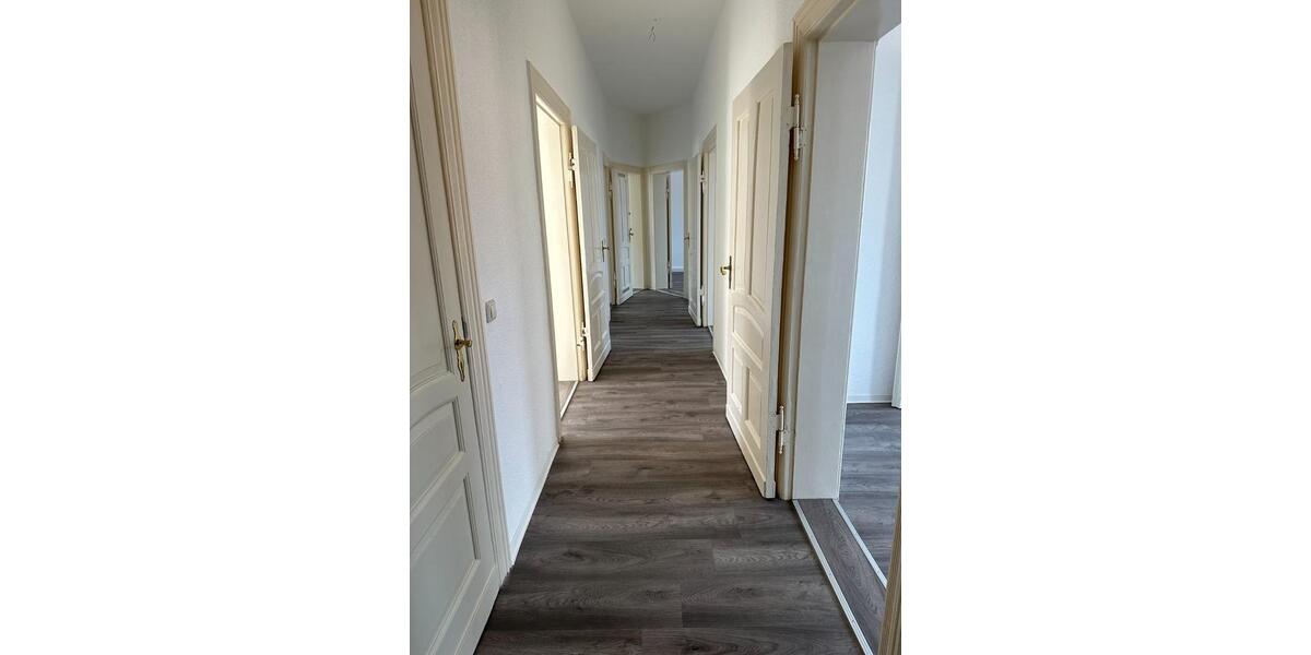 Etagenwohnung Staßfurt - 4 Zimmer, 107 m&sup2;, 500&euro; | Angebot:25756283