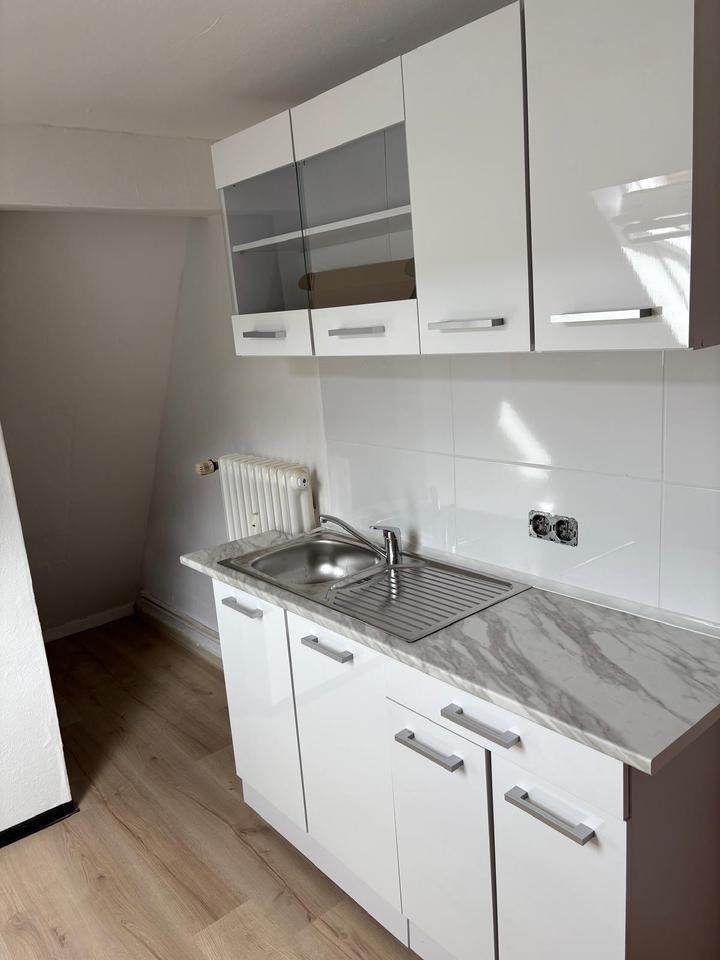 helle 2 Zimmer DG Wohnung in Detmold Palaisstr