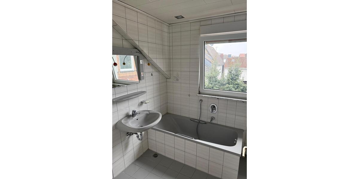 Dachgeschoßwohnung Linden - 5 Zimmer, 96 m&sup2;, 950&euro; | Angebot:25163651