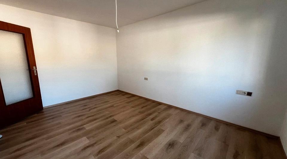 Erdgeschoßwohnung Waldshut-Tiengen Tiengen - 3.5 Zimmer, 90 m&sup2;, 1.000&euro; | Angebot:26483132