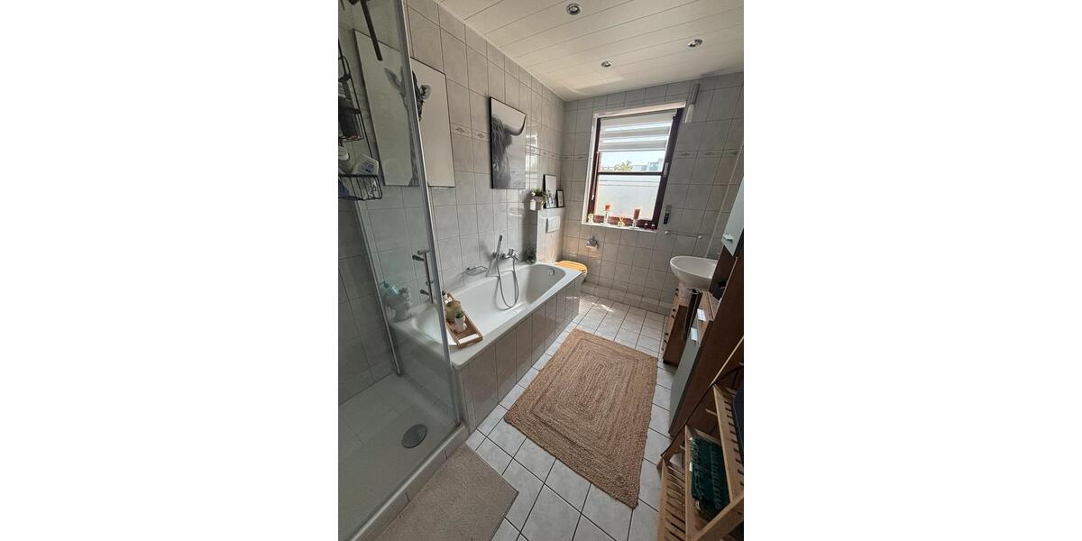 Etagenwohnung Langenfeld (Rheinland) - 2 Zimmer, 90 m&sup2;, 1.300&euro; | Angebot:25267830