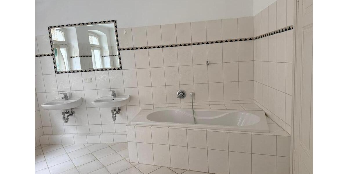 Etagenwohnung Wiehl - 4 Zimmer, 130 m&sup2;, 1.450&euro; | Angebot:25538771