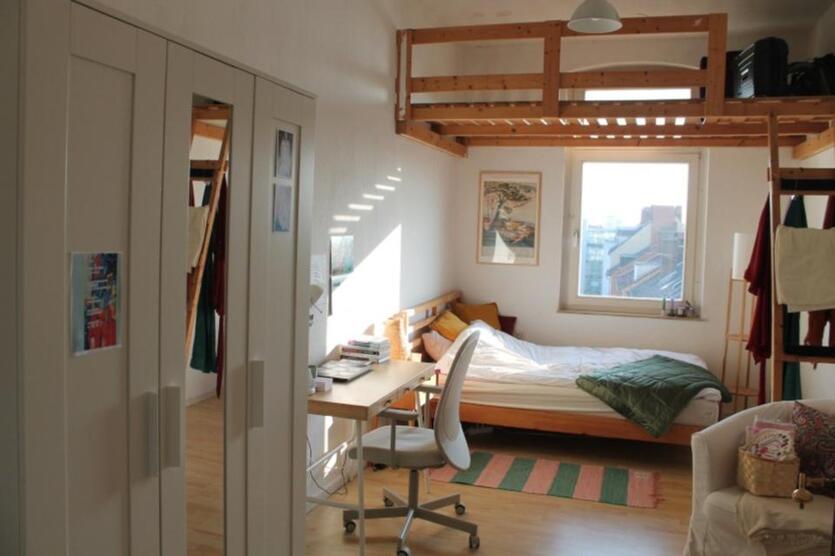Altbau-Zimmer mit traumhaftem Ausblick (WG-Neugründung)