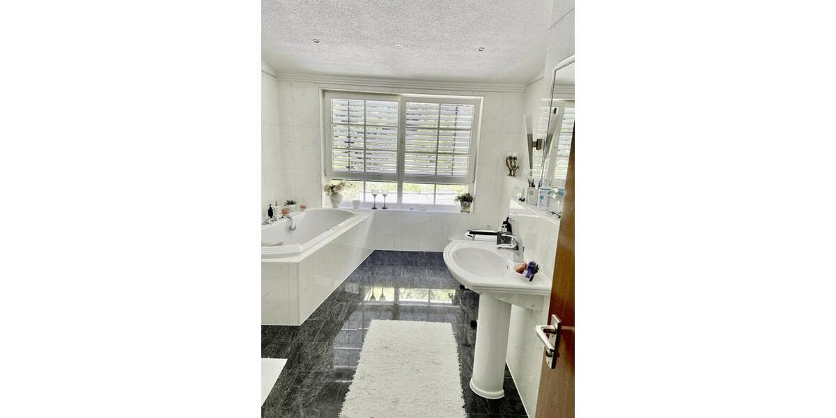 Doppelhaushälfte Holzgerlingen - 6 Zimmer, 178 m&sup2;, 3.000&euro; | Angebot:25519426