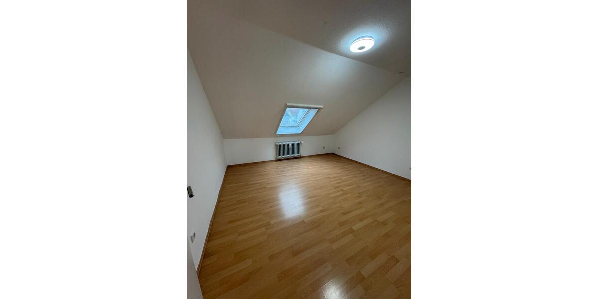 Dachgeschoßwohnung Kaiserslautern Betzenberg - 4 Zimmer, 110 m&sup2;, 950&euro; | Angebot:24841764