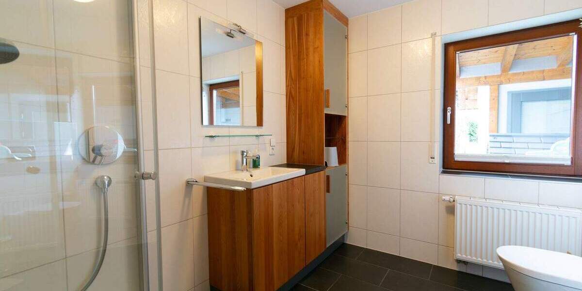 Einfamilienhaus Tettnang - 8 Zimmer, 270 m&sup2;, 2.900&euro; | Angebot:24870936