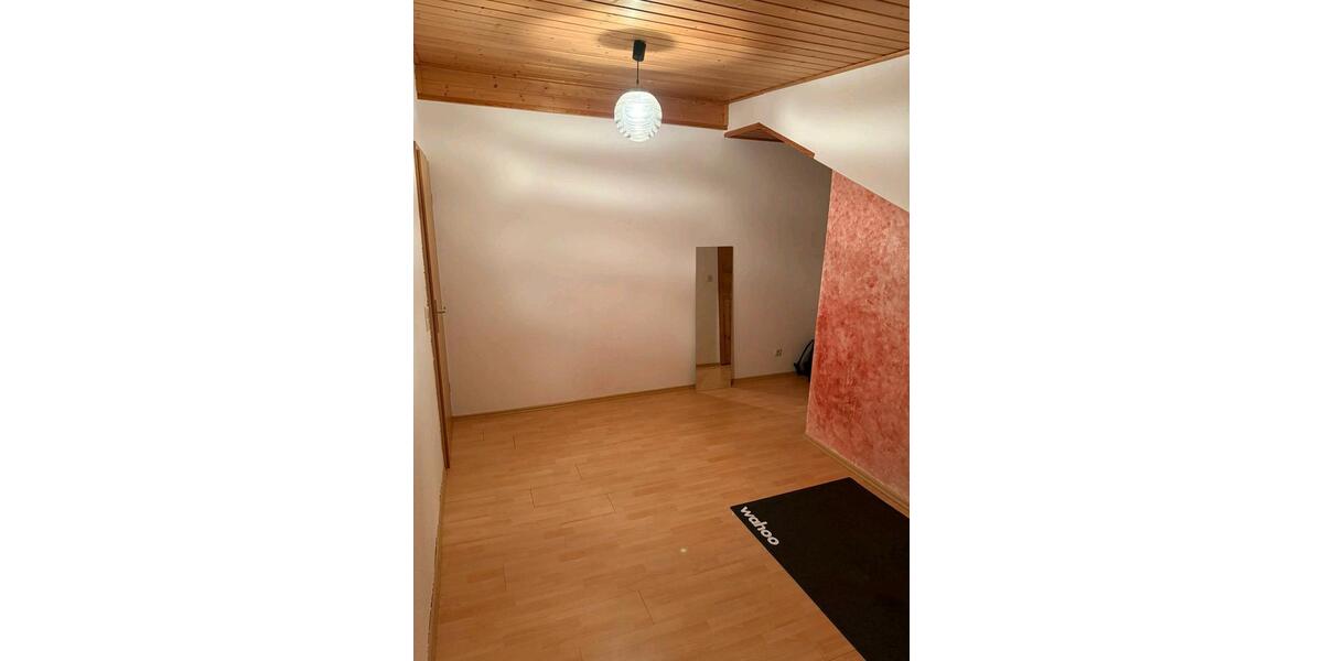 Dachgeschoßwohnung Hofbieber - 3 Zimmer, 100 m&sup2;, 850&euro; | Angebot:23717072