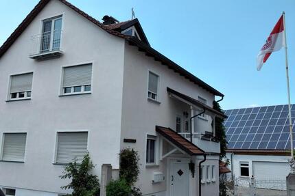 Großz. Einfam.haus mit Einl.w., Hof, Garten, Garage in Gernach