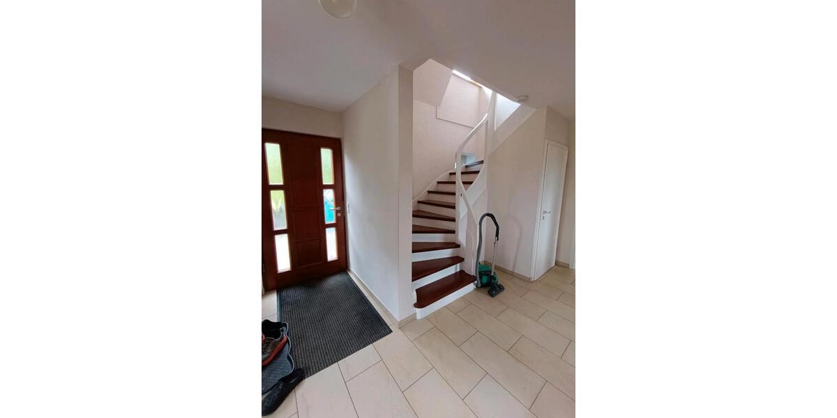 Einfamilienhaus Stadtoldendorf - 9 Zimmer, 130 m&sup2;, 1.050&euro; | Angebot:25843296