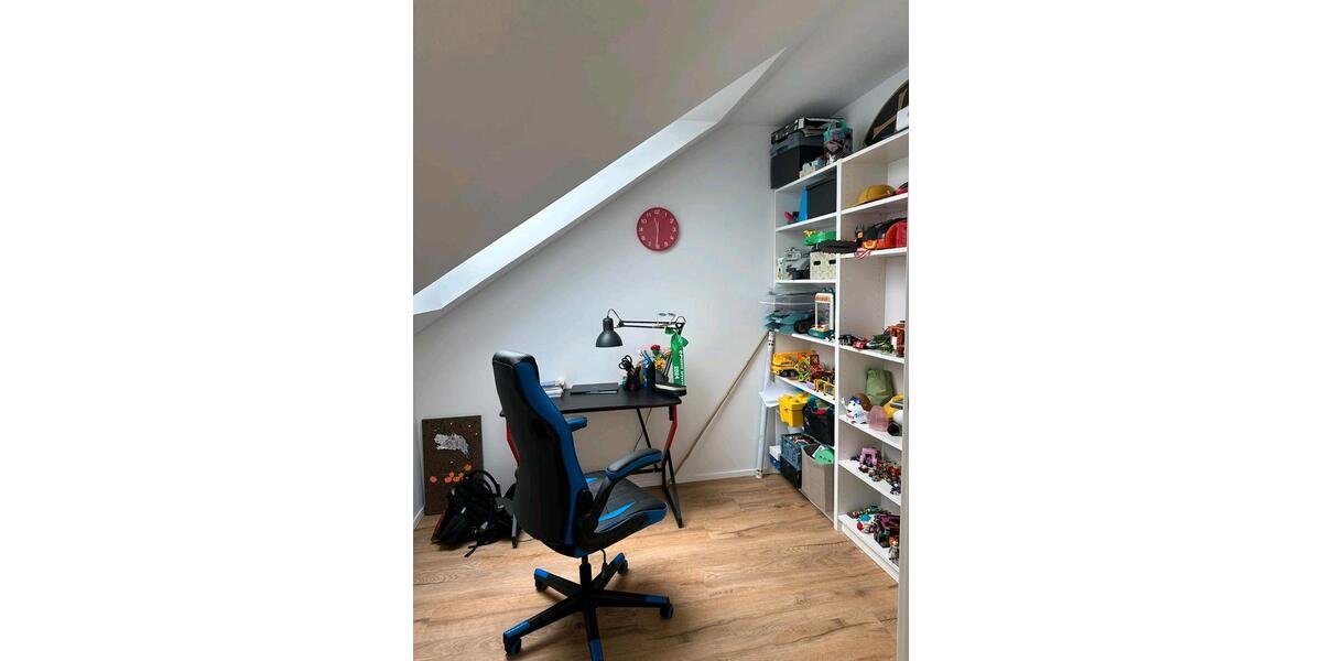 Dachgeschoßwohnung Lippstadt - 4 Zimmer, 130 m&sup2;, 1.100&euro; | Angebot:25151049