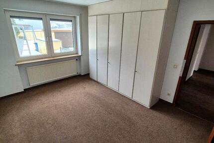 Wohnung Grafenwöhr - 5 Zimmer, 120 m&sup2;, 1.200&euro; | Angebot:24507239