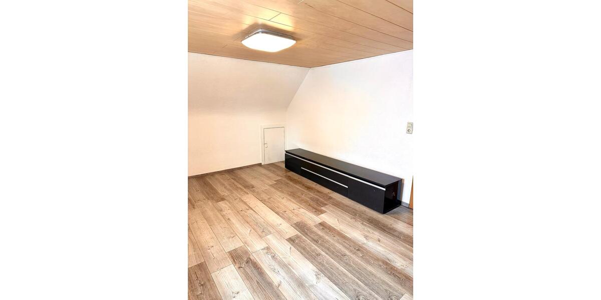Dachgeschoßwohnung Villingen-Schwenningen Schwenningen - 2 Zimmer, 42 m&sup2;, 460&euro; | Angebot:25220898