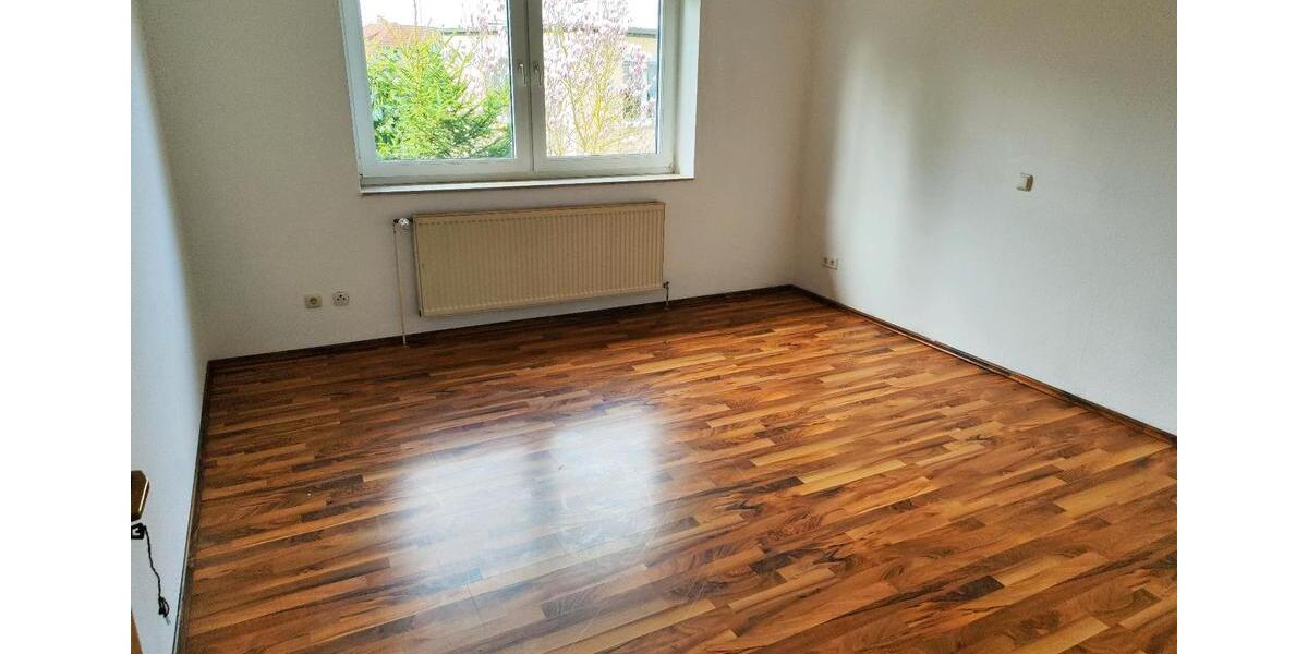 Erdgeschoßwohnung Gifhorn - 4 Zimmer, 100 m&sup2;, 1.300&euro; | Angebot:26019363