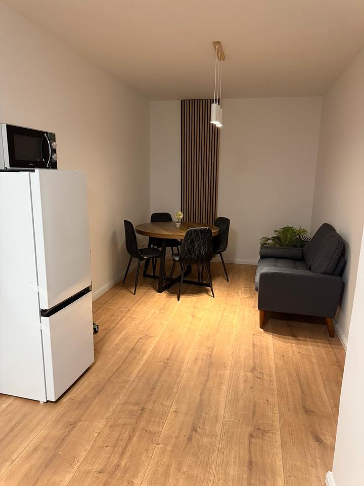 Helles WG Zimmer mit Balkon in renovierter Wohnung-Westend Berlin