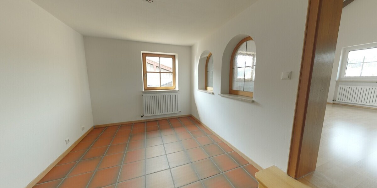 Attraktive, großzügige 3-Zimmer-Mietwohnung mit Galerie und Balkon in Ainring - sofort verfügbar! - Etagenwohnung Ainring Ainring | Angebot:26129110