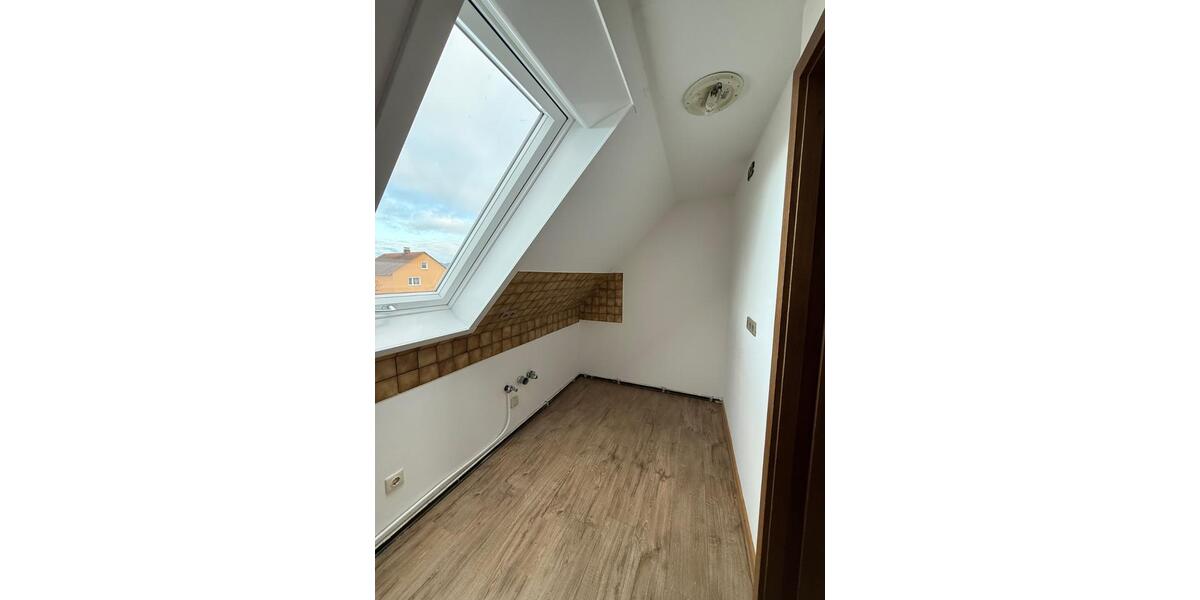 Dachgeschoßwohnung Hahnbach - 3 Zimmer, 48 m&sup2;, 385&euro; | Angebot:25306418