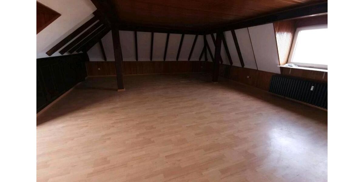 Dachgeschoßwohnung Geldern - 5 Zimmer, 110 m&sup2;, 1.250&euro; | Angebot:26549872